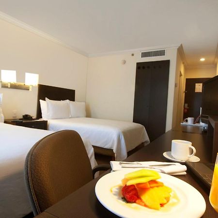 Fiesta Inn Toluca Centro Екстер'єр фото