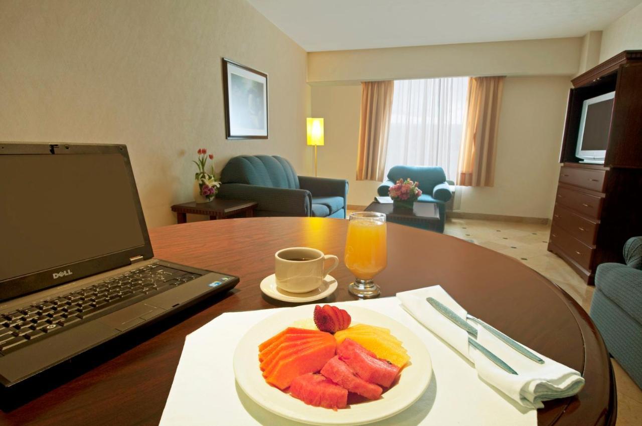 Fiesta Inn Toluca Centro Екстер'єр фото