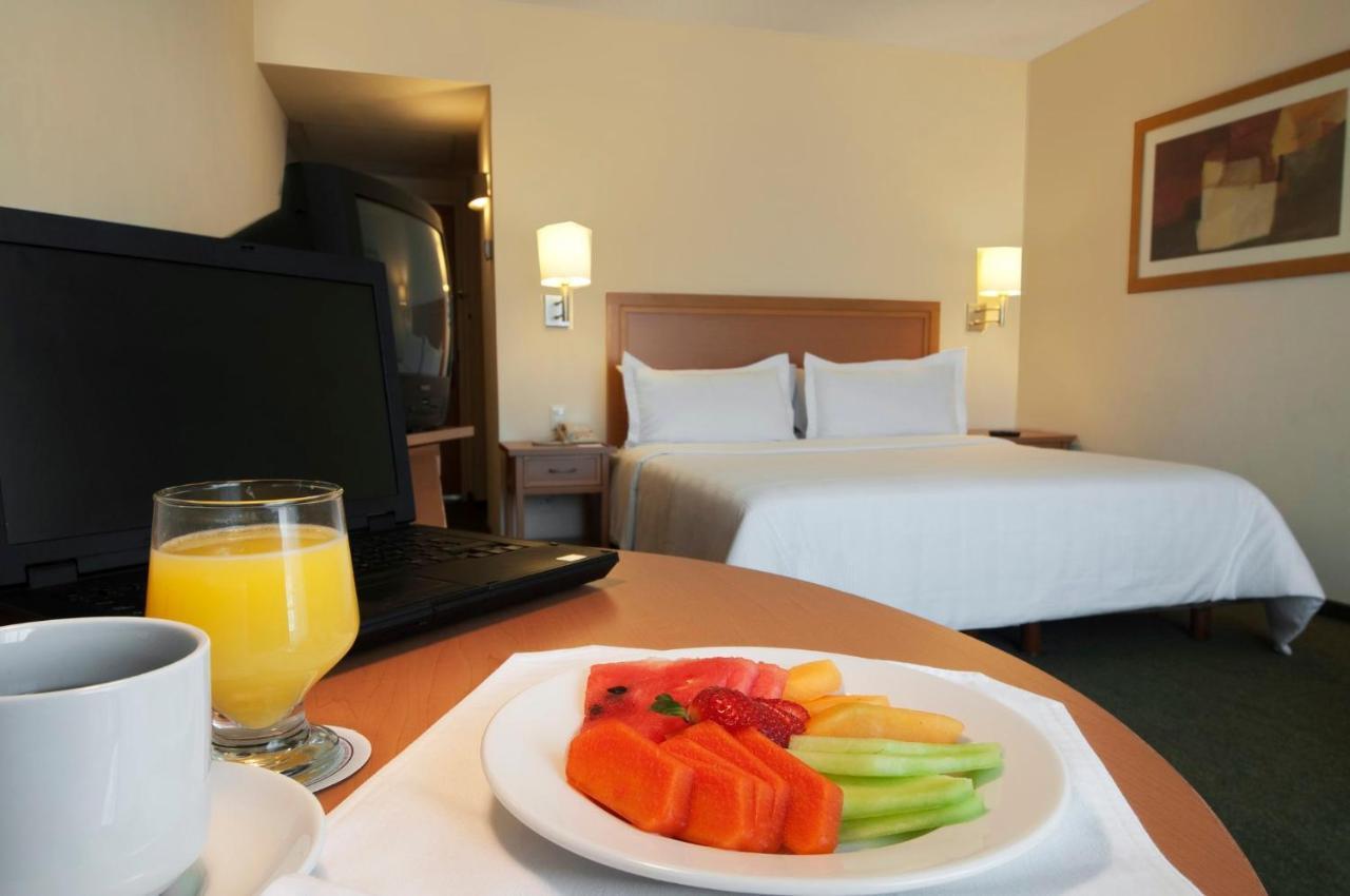 Fiesta Inn Toluca Centro Екстер'єр фото