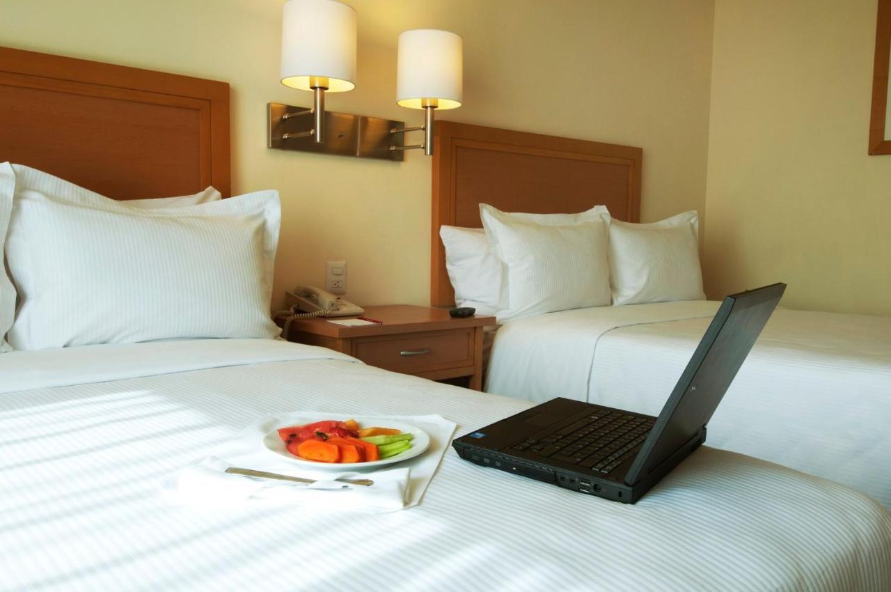 Fiesta Inn Toluca Centro Екстер'єр фото