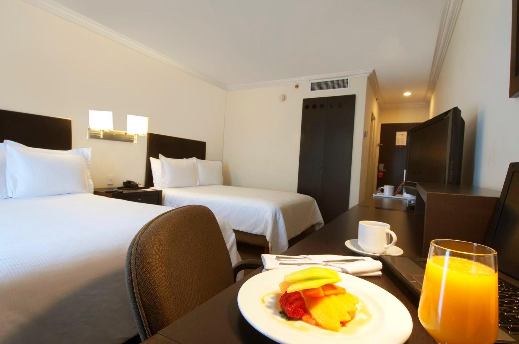 Fiesta Inn Toluca Centro Екстер'єр фото