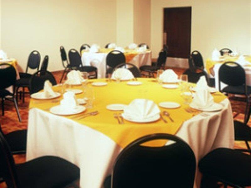 Fiesta Inn Toluca Centro Екстер'єр фото