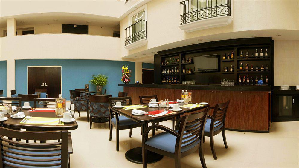 Fiesta Inn Toluca Centro Екстер'єр фото